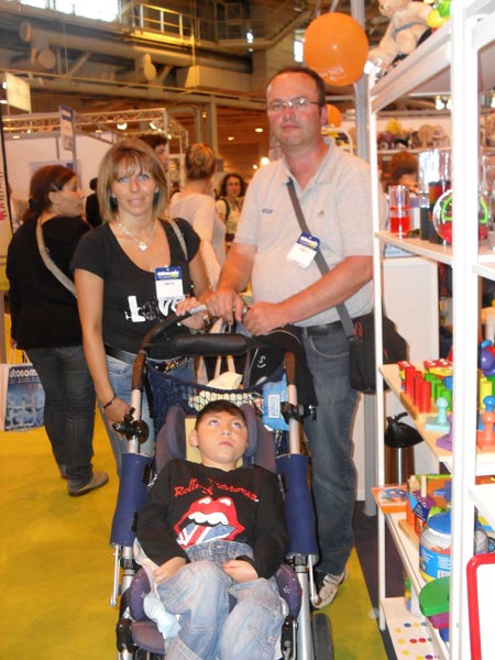 Jeune garçon handicapé au salon Autonomic 2010