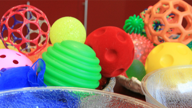 Des idées d'activités avec des balles sensorielles - Blog Hop'Toys