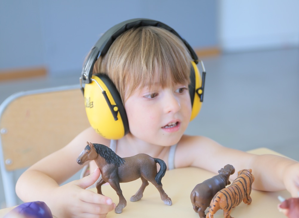 5 maneras de utilizar el casco anti-ruido - Hop'Toys