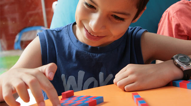 Autisme : application de la méthode Montessori avec Lydie Laurent - Blog  Hop'Toys