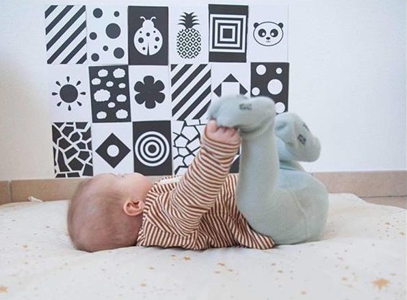 Cartes sensorielles pour bébé à contraste élevé noir et blanc