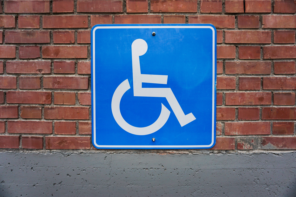 Stationnements handicapés : 7 idées pour sensibiliser - Blog Hop'Toys