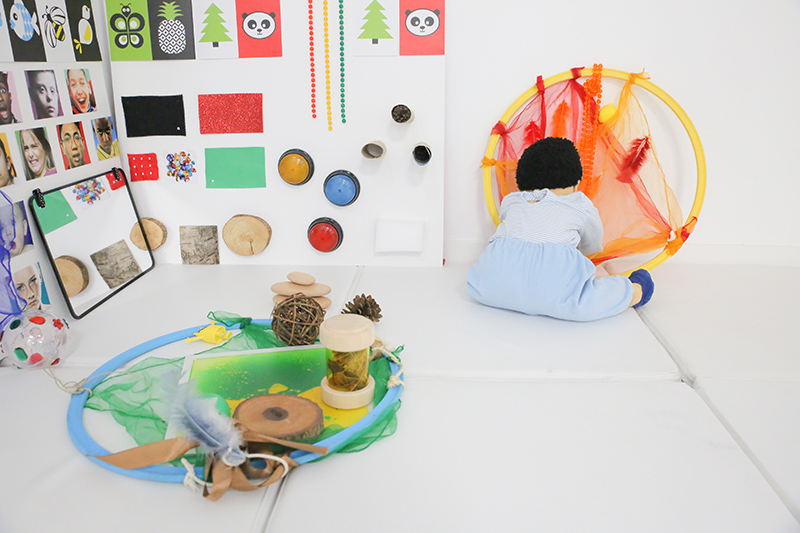 12 activités sensorielles à faire avec bébé - Blog Hop'Toys