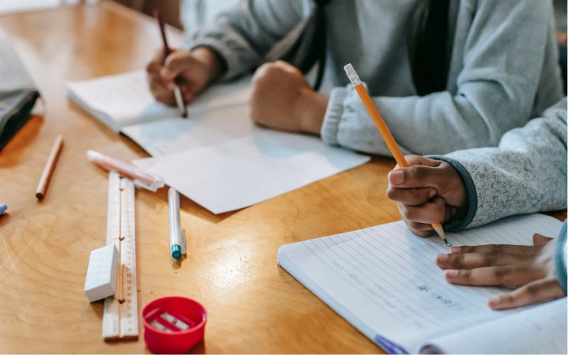 Apprentissage de l'écriture manuscrite à l'école